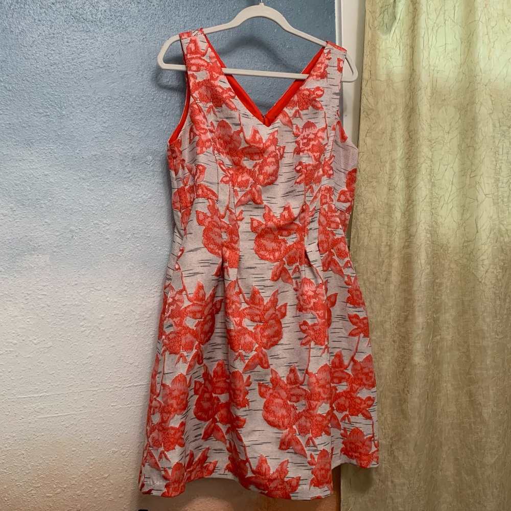 Floral knee length dress with pockets, worn only once! Donna Ricco New York
